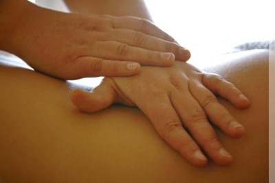 Manuelle Migräne- & Kopfschmerzbehandlung, Fußreflexzonentherapie, Ganzkörpermassage (80min), kombinierte Teilmassagen,osteopathische Techniken  